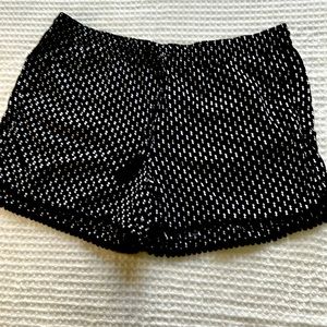 a.n.a. Black & White Geometric Flower Print SLarge